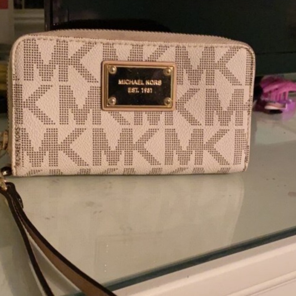 Michael Kors wristlet